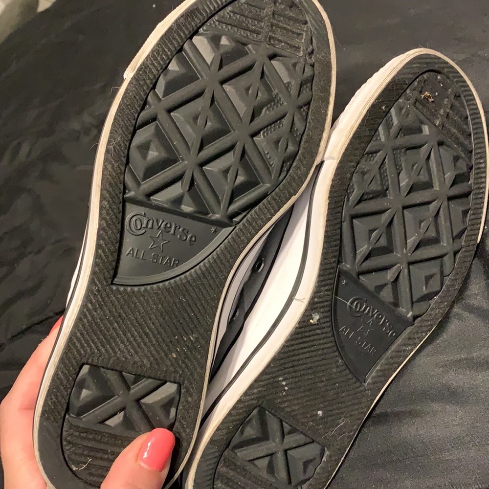 Women’s converse size 6 - Picture 4 of 5